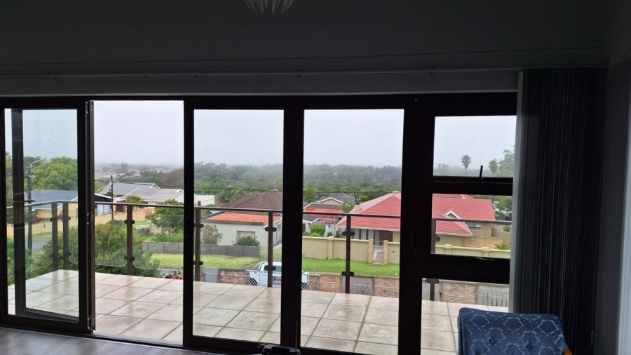 7 Bedroom Property for Sale in Sunnyridge Eastern Cape